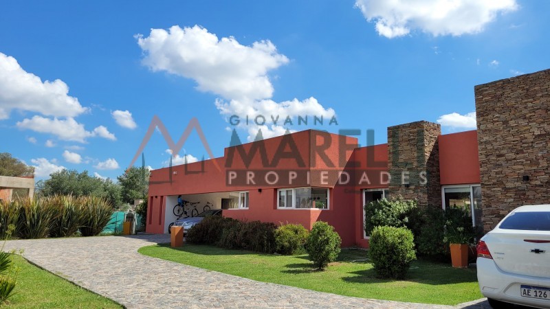 Casa a la venta en Comarcas de Lujan! - Santa Irene