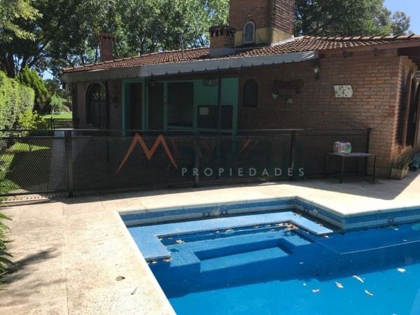 Venta en Country Las Lajas!