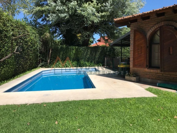 Venta en Country Las Lajas!